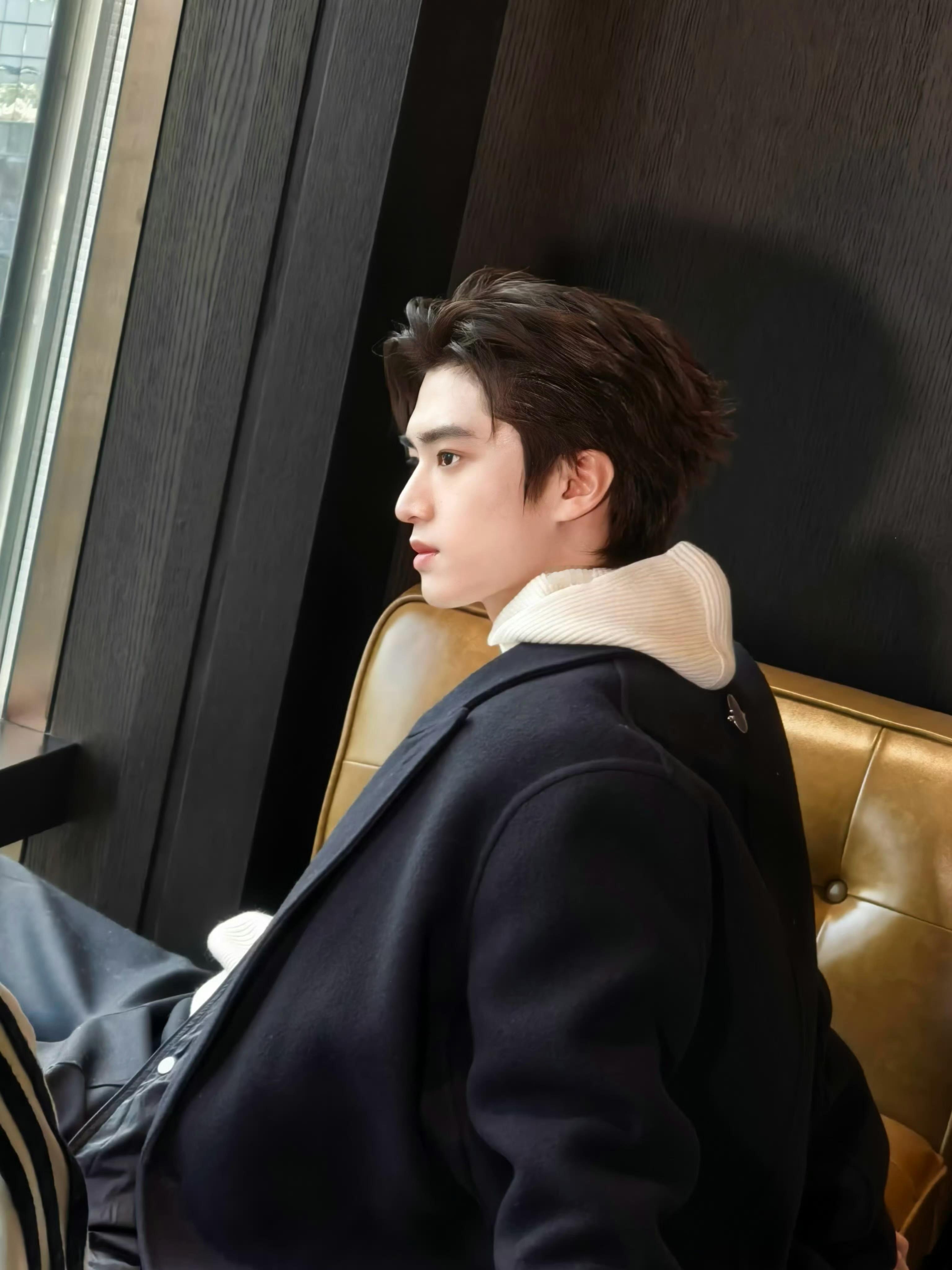 张康乐侧颜live照 张康乐新鲜live照放送🍪超清晰下颌线侧颜杀好帅