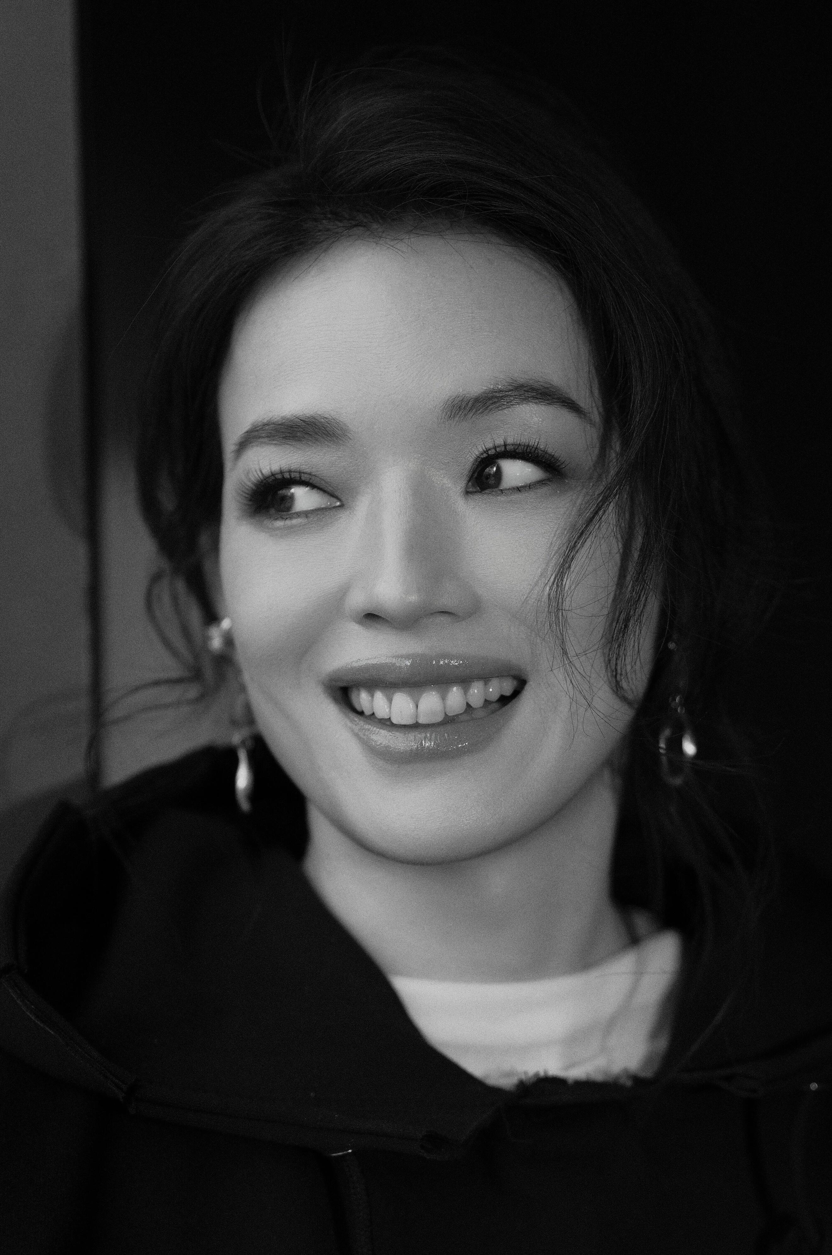 舒淇出发图自带大片感 