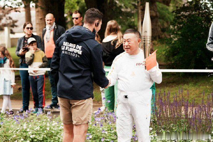 #束从轩巴黎奥运火炬接力大喊China# 看着就容易激动起来，这是所有人都想看到