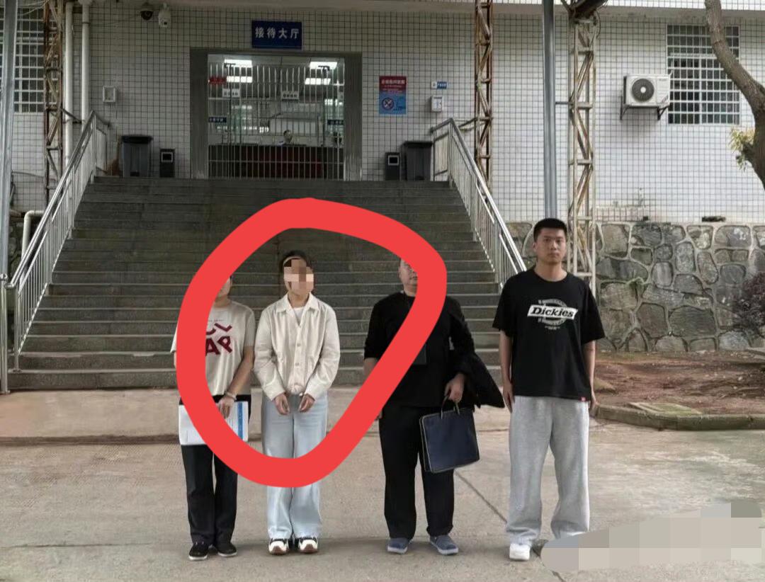 湖南常德女子同时交往 6 名男子，以结婚为名骗取上百万钱财，可实际上她已婚。这名