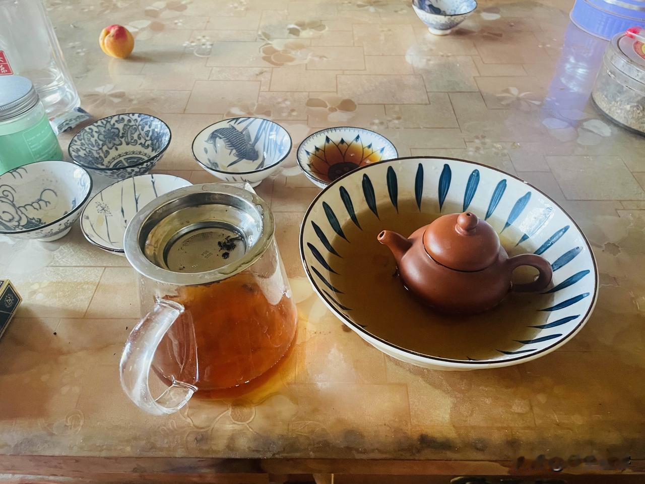 分享今日的人生感悟端午节应该陪家人一起吃饭喝茶聊天，端午节没有快乐！只有那凄惨的