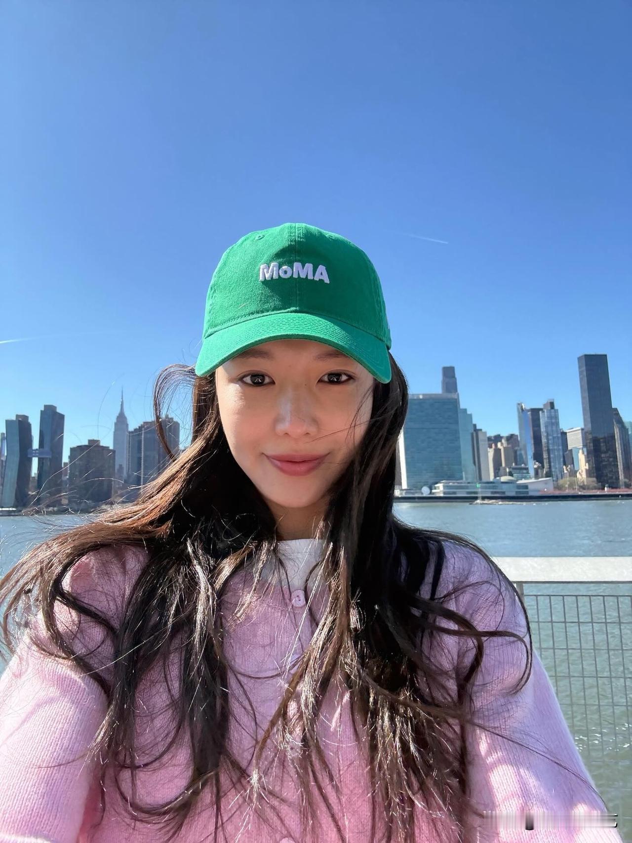 15日，演员崔秀英在自己的Instagram上上传了多张照片。公开的照片中，崔秀