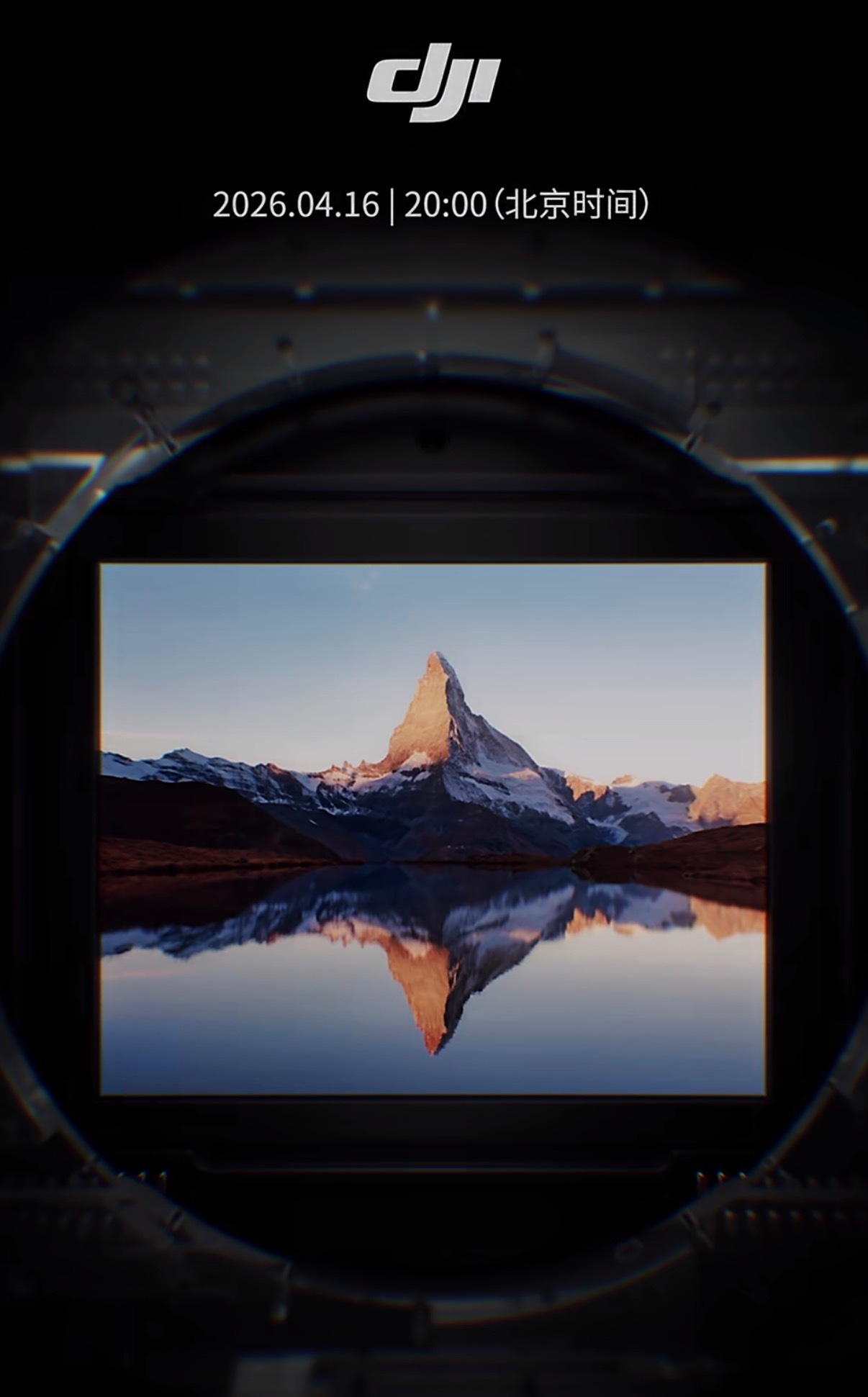 大疆Pocket4一英寸，方形传感器，好像支持了2倍无损变焦，感觉可以等一下双摄