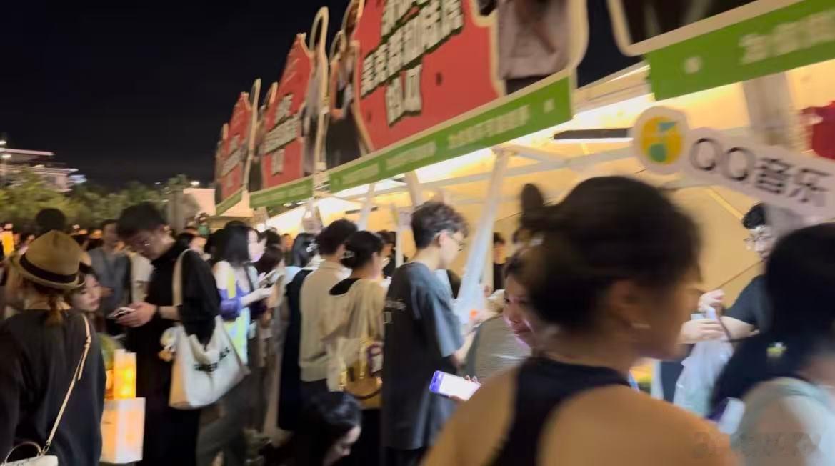 吴克群把河南的西瓜带到音乐节吴克群把助农西瓜送到音乐节 把河南瓜农的收成，变成乐