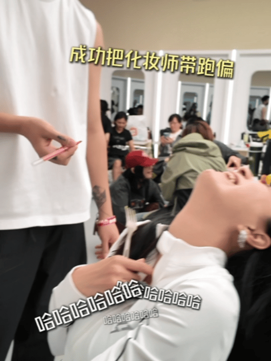倪虹洁浪姐上班疯了算工伤吗 倪虹洁从海边唱《阿婆说》的风情妈咪，到画风突变成“喜