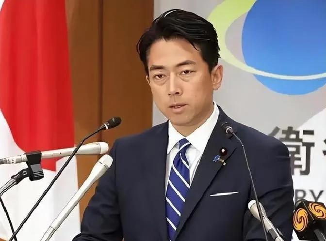 日本主动出击打中国？日本防卫部长：对中国发出进攻威胁！
日本防卫大臣小泉进次郎最