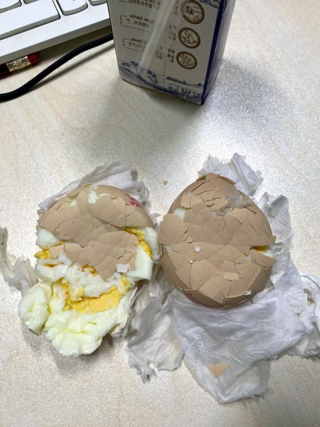 挤完早高峰地铁的鸡蛋be like 