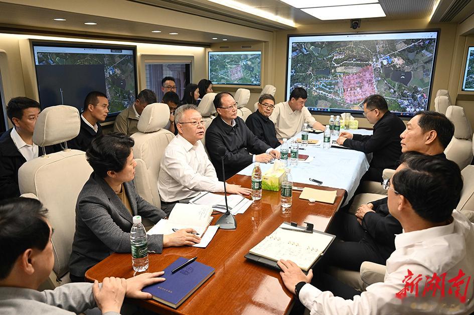 沈晓明、毛伟明在浏阳市指挥调度烟花厂爆炸事故救援工作。长沙市委市政府致歉 浏阳烟