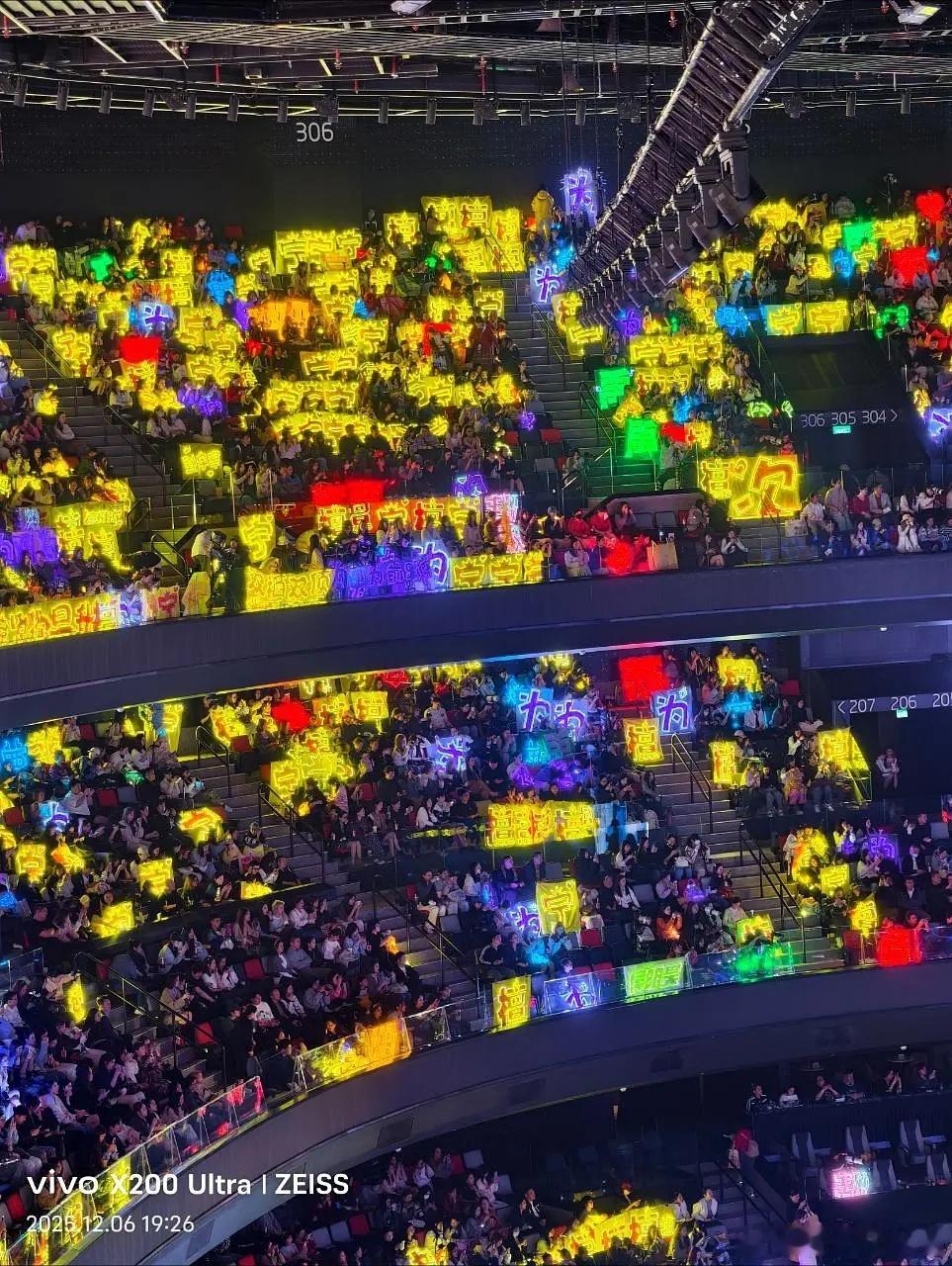这么看雨凝灯牌最多，他粉丝是氪金做书局都不含糊，确实厉害 