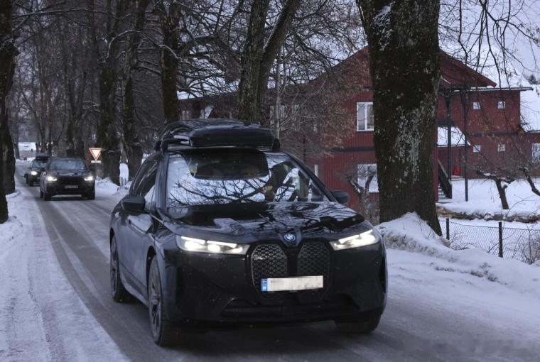 新闻 2026.2.3 挪威王储夫妇驾车将剩下的两个子女送出国，避免受到他们同母