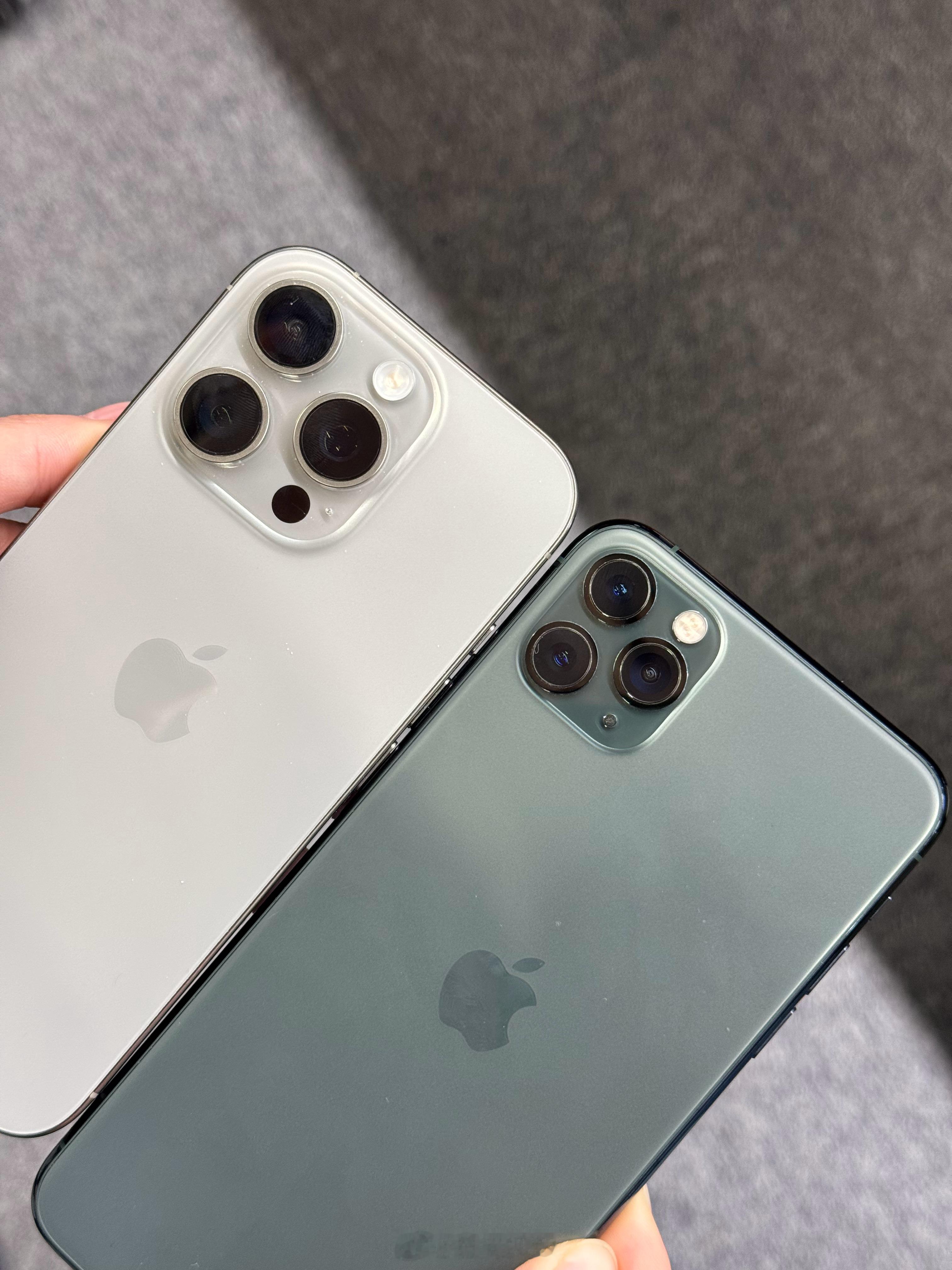 iPhone11 Pro Max和iPhone16 Pro这样猛然一看 摄像头大