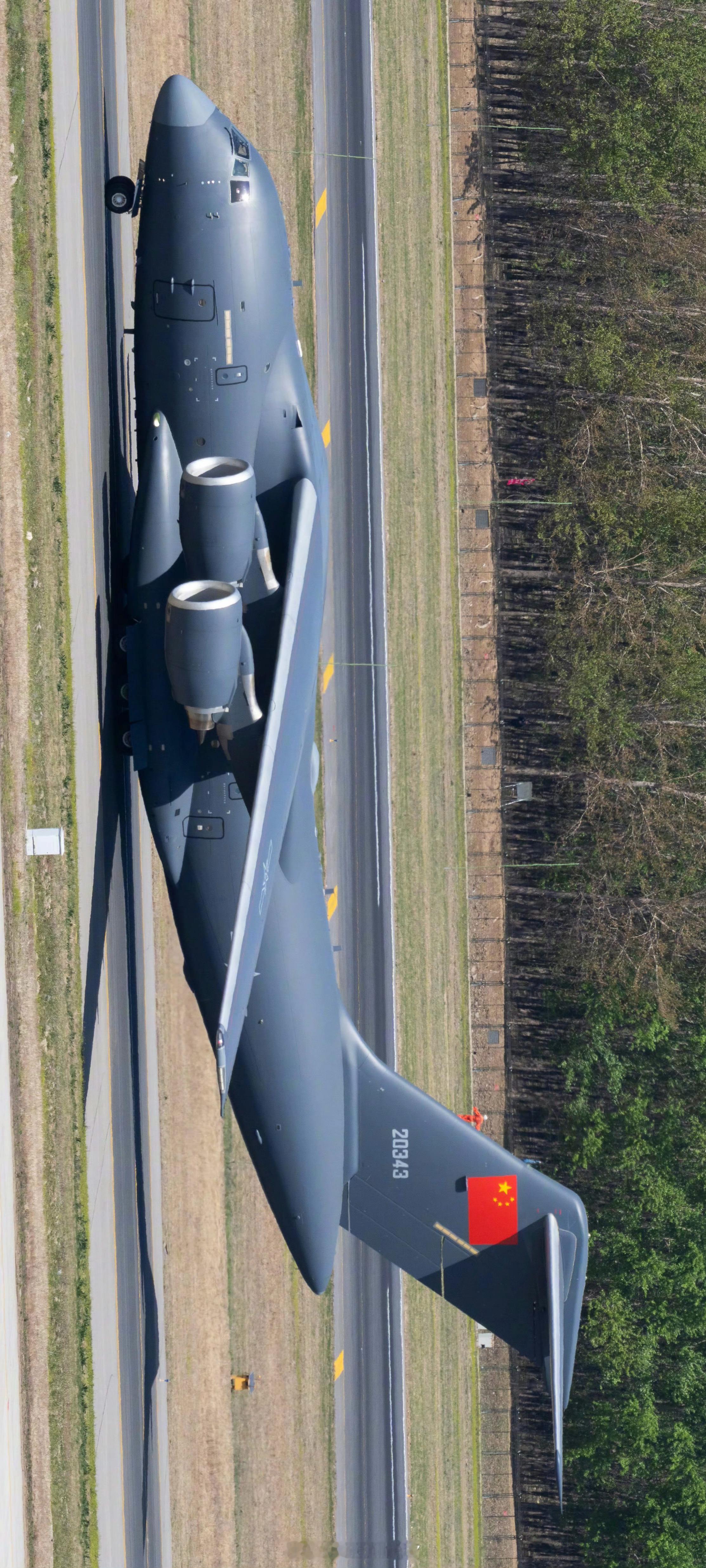 今天，12位在韩中国人民志愿军烈士遗骸及遗物归国。70多年的漫长等待，祖国和人民