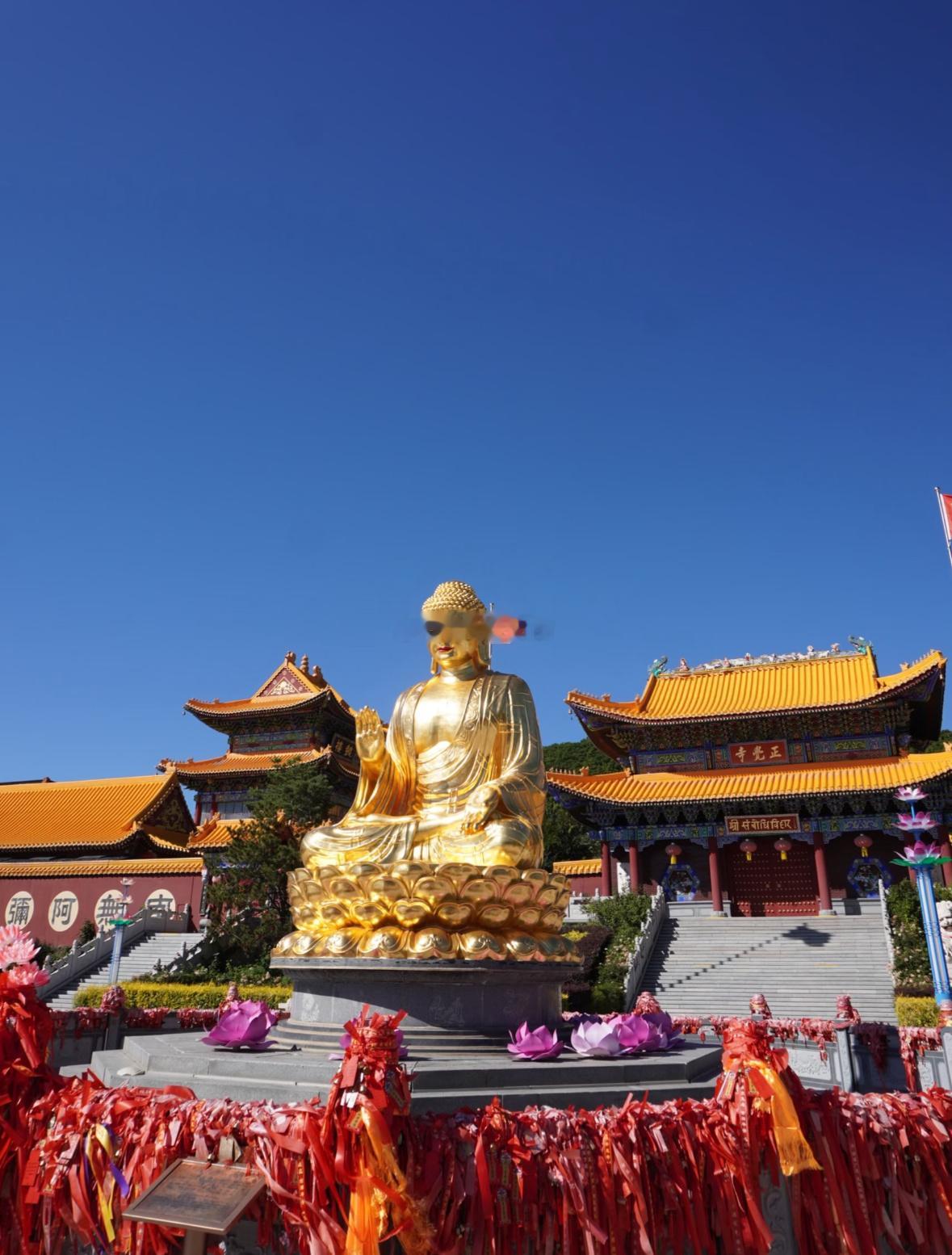 古寺鼓楼，金身静坐，愿烦恼退散，好运奔你而来。 ​​​