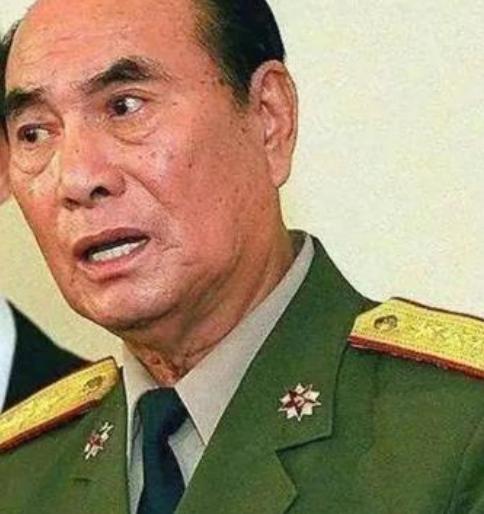 1990年5月，济南军区司令员张万年到驻莱阳某部视察。下车后，张万年就对陪同视察