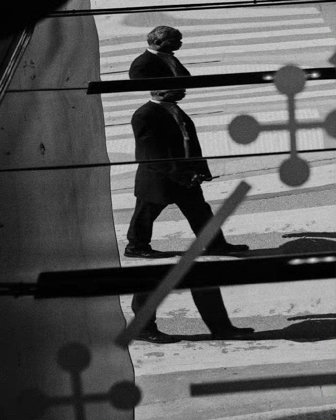 最高级的教养，是尊重差异。只有小人才会处处求同，以自己的标准裁度一切。真正有修养