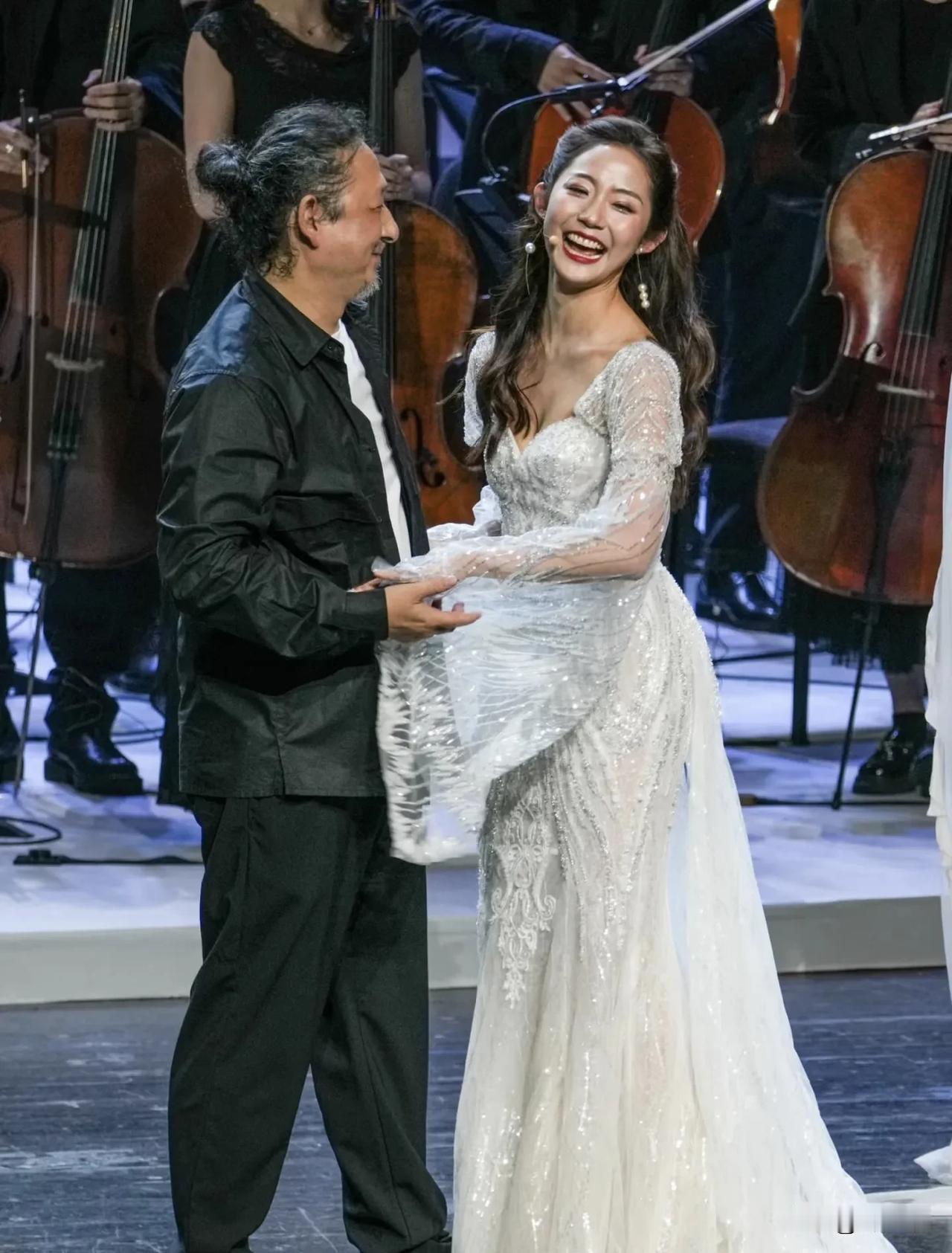 万千惠不要找老头啊！因为他都活那么久了 ，太知道年轻女孩儿要什么了，而三宝的房产