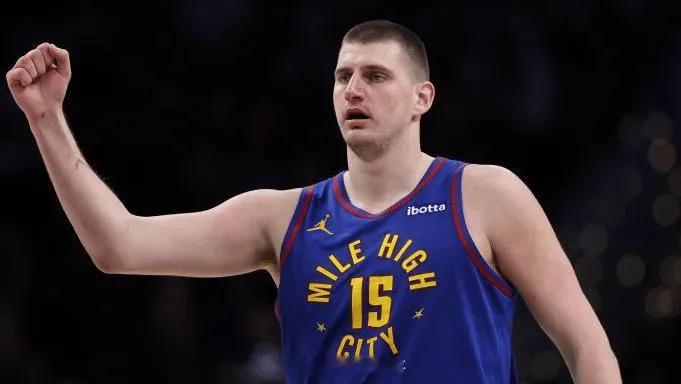 04月18日 今日，NBA官方更新X，晒出约基奇本赛季的数据与网友分享：——29