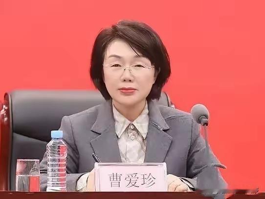就在今天下午3点多，江西70后曹爱珍冲上热搜。
       今年56岁的她是赣