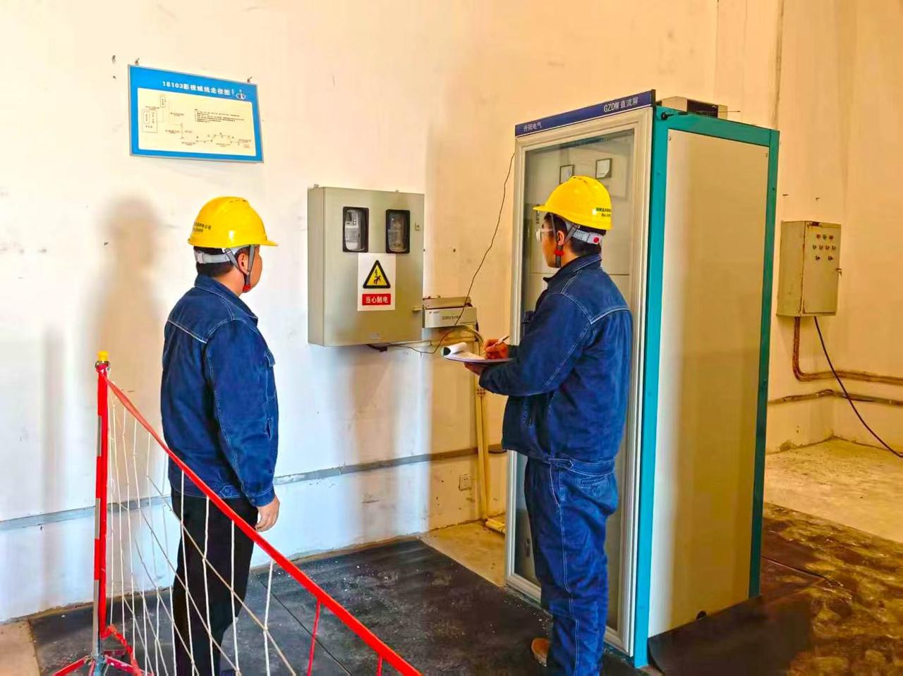 精准巡检+贴心服务 蓝田供电为重点场所冬季用电护航
 
11月25日，国网蓝田县