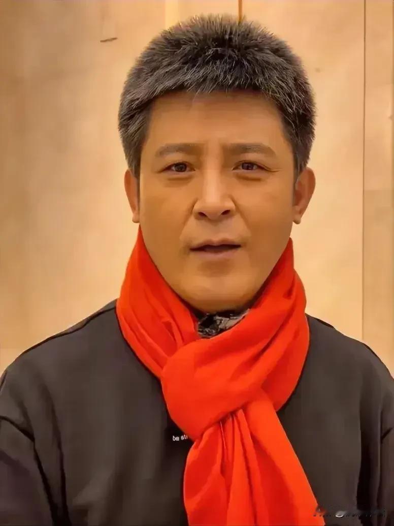 孙涛，春晚最牛钉子户。具体原因如下：
平时到处军营做演出，所以你见不到他，说白了