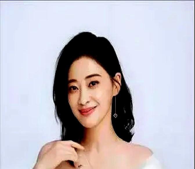 很多女人折腾半辈子，就是没活明白梅婷这事儿。

前两任，一个导演叶大鹰，一个导演