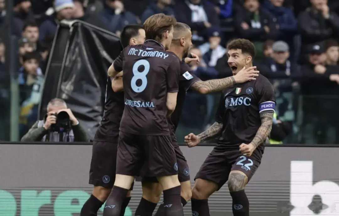 孔蒂又赢了：豪取4连胜，狂揽37分，紧追米兰，冲击冠军意甲第18轮的一场比赛展开