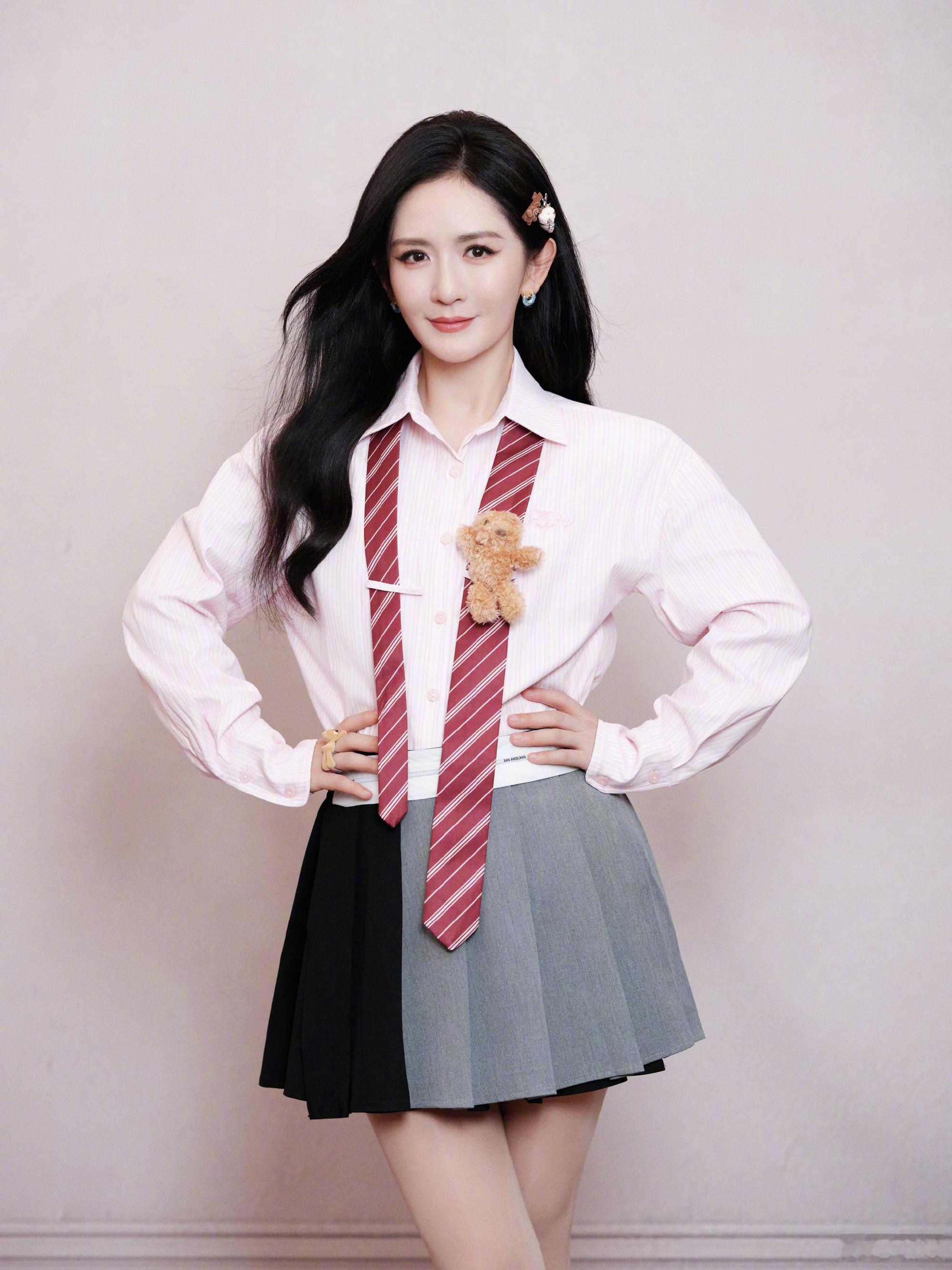 谢娜恳请不要将镜头对准孩子 八卦媒体拍到谢娜带双胞胎女儿上课，谢娜发文怒斥：“恳