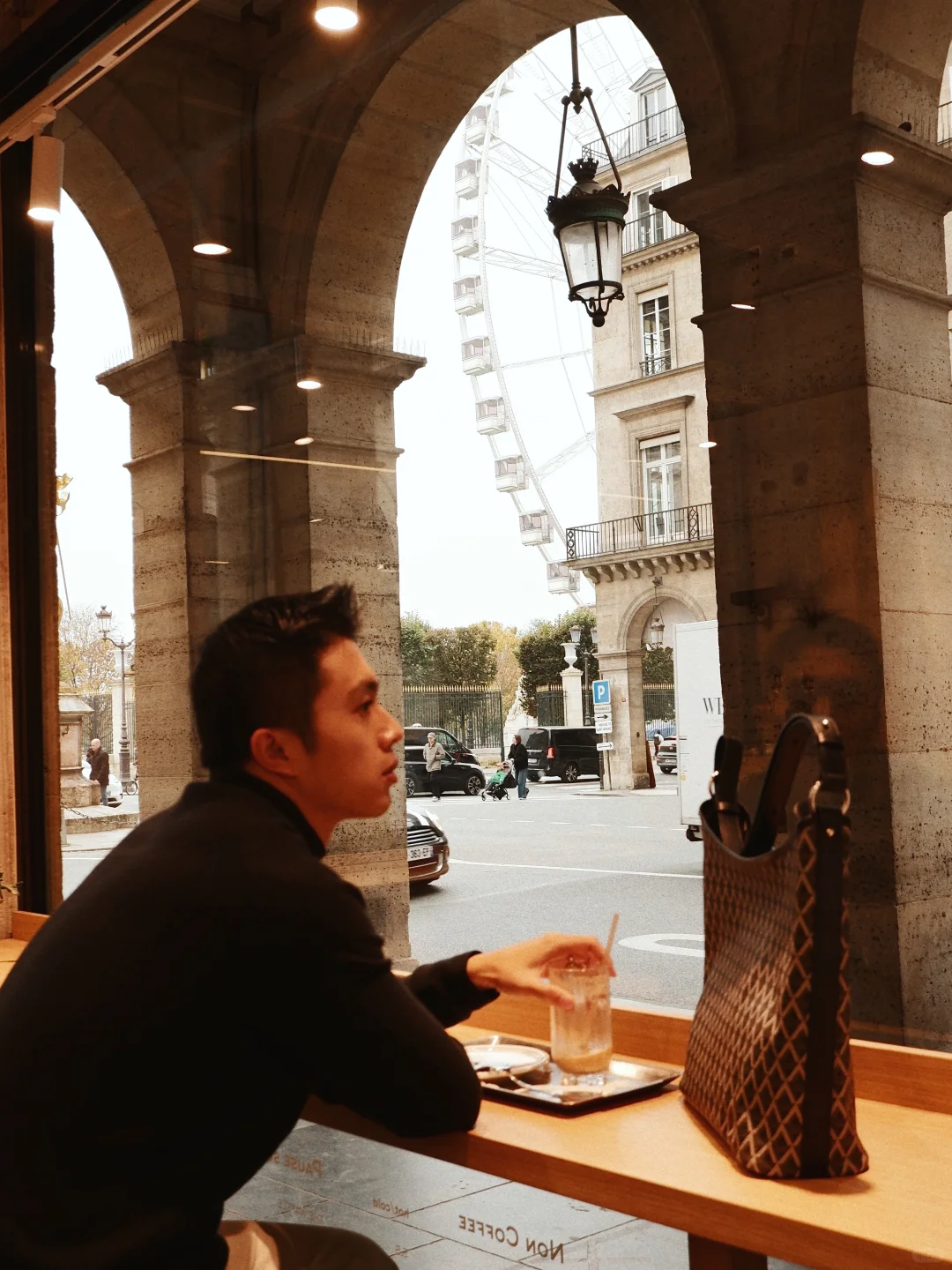 杜乐丽摩天轮下的咖啡店