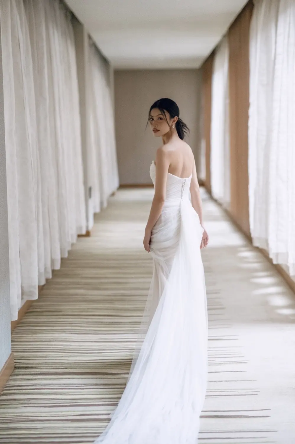 “不结婚也要穿婚纱”大概4月份拍的一组工作片了，太忙了没想起来发哈哈哈...