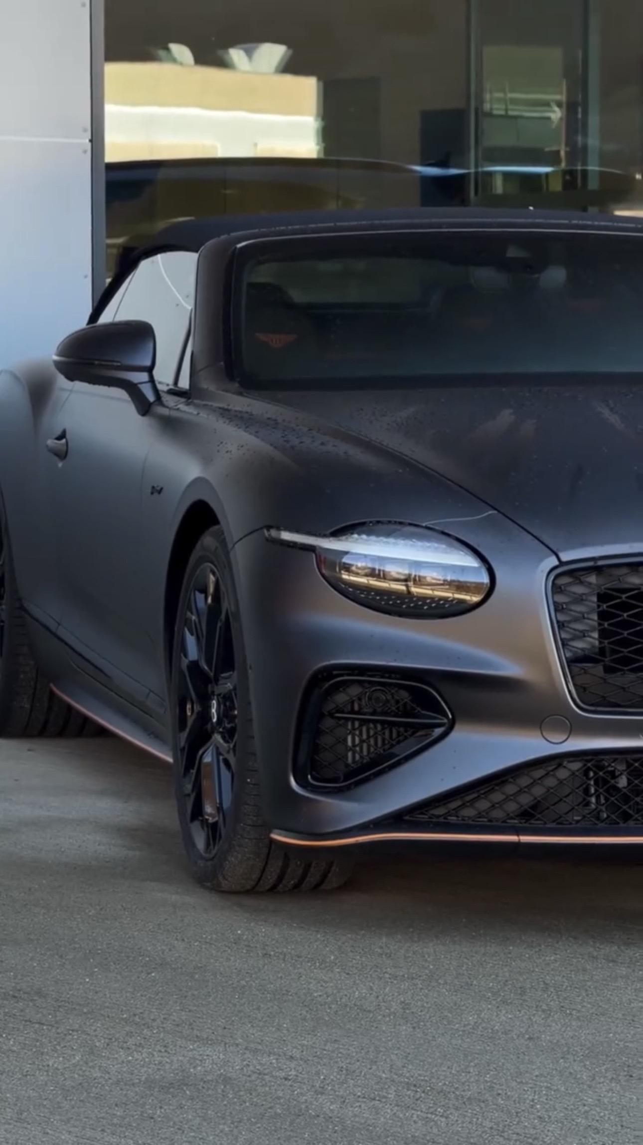 雨中的宾利更有魅力！我会一直发宾利，直到你拥有为止！