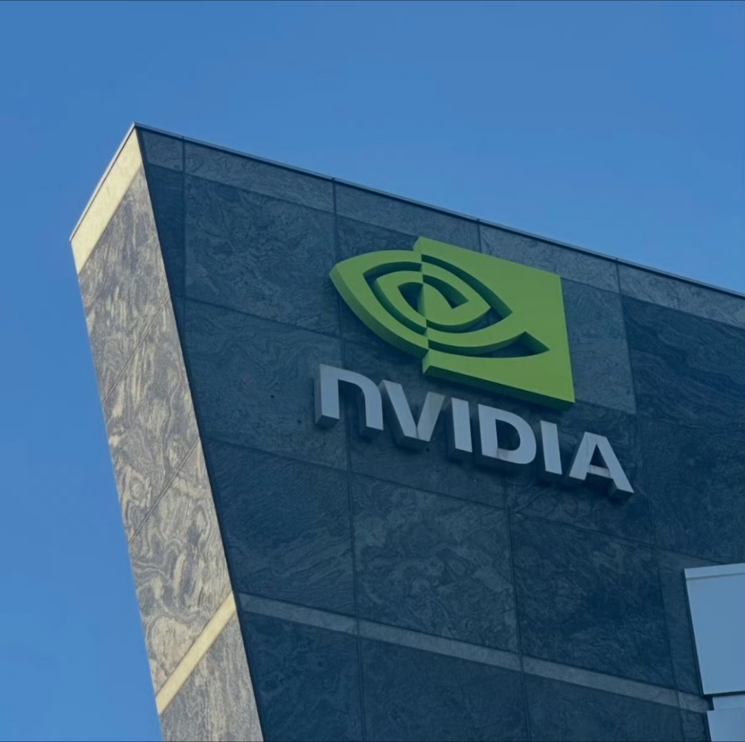 科技佳ZHJ英伟达涨价通知科技先锋官 英伟达服务器传出涨价消息，说是内存芯片成本