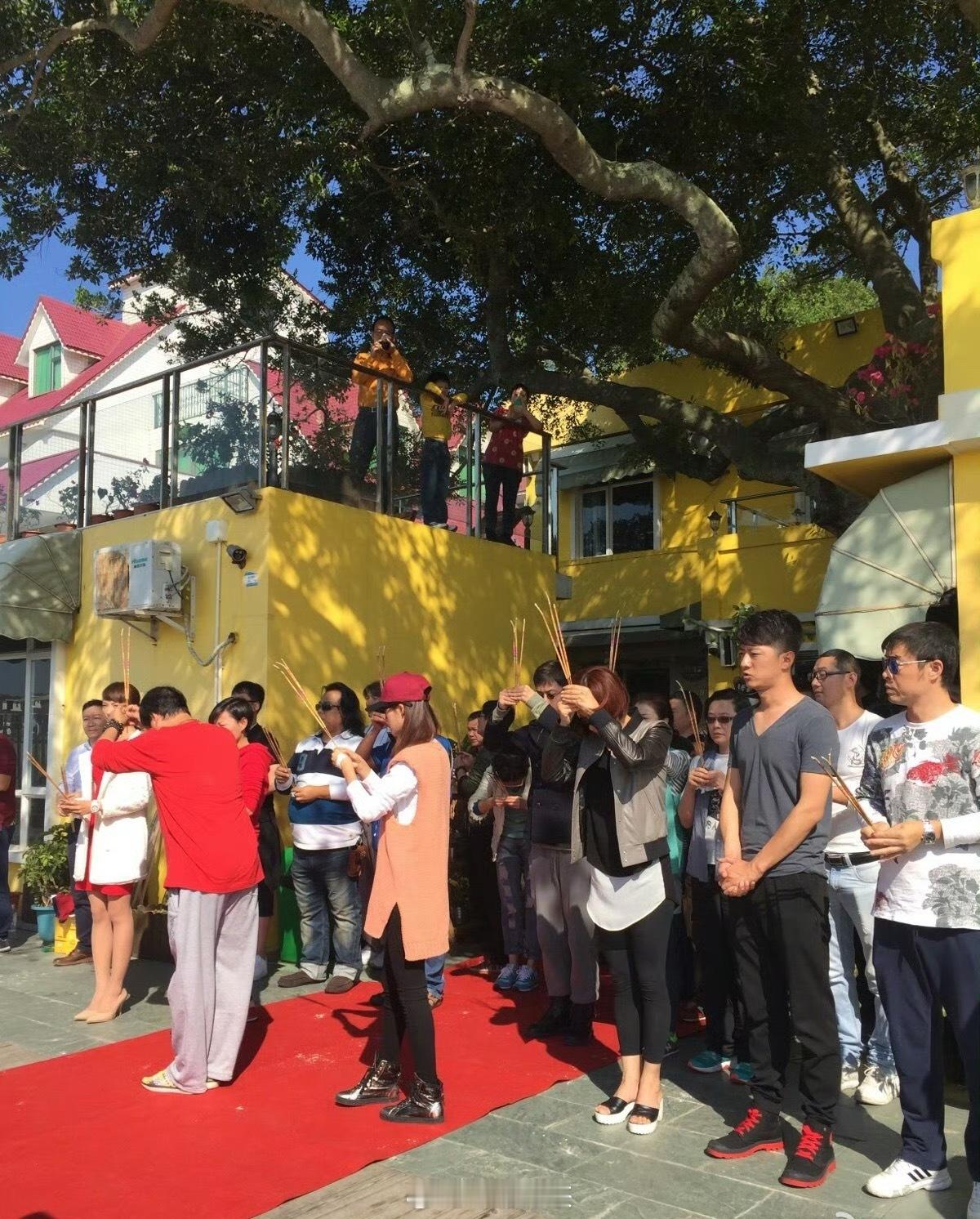 还记得幸福归来那天，还打着点滴呢李沁