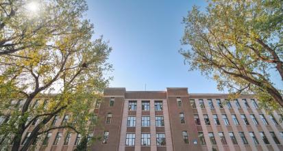 北京交通大学在北京海淀区，教育部直属，教育部、交通运输部、北京市人民政府和中国国