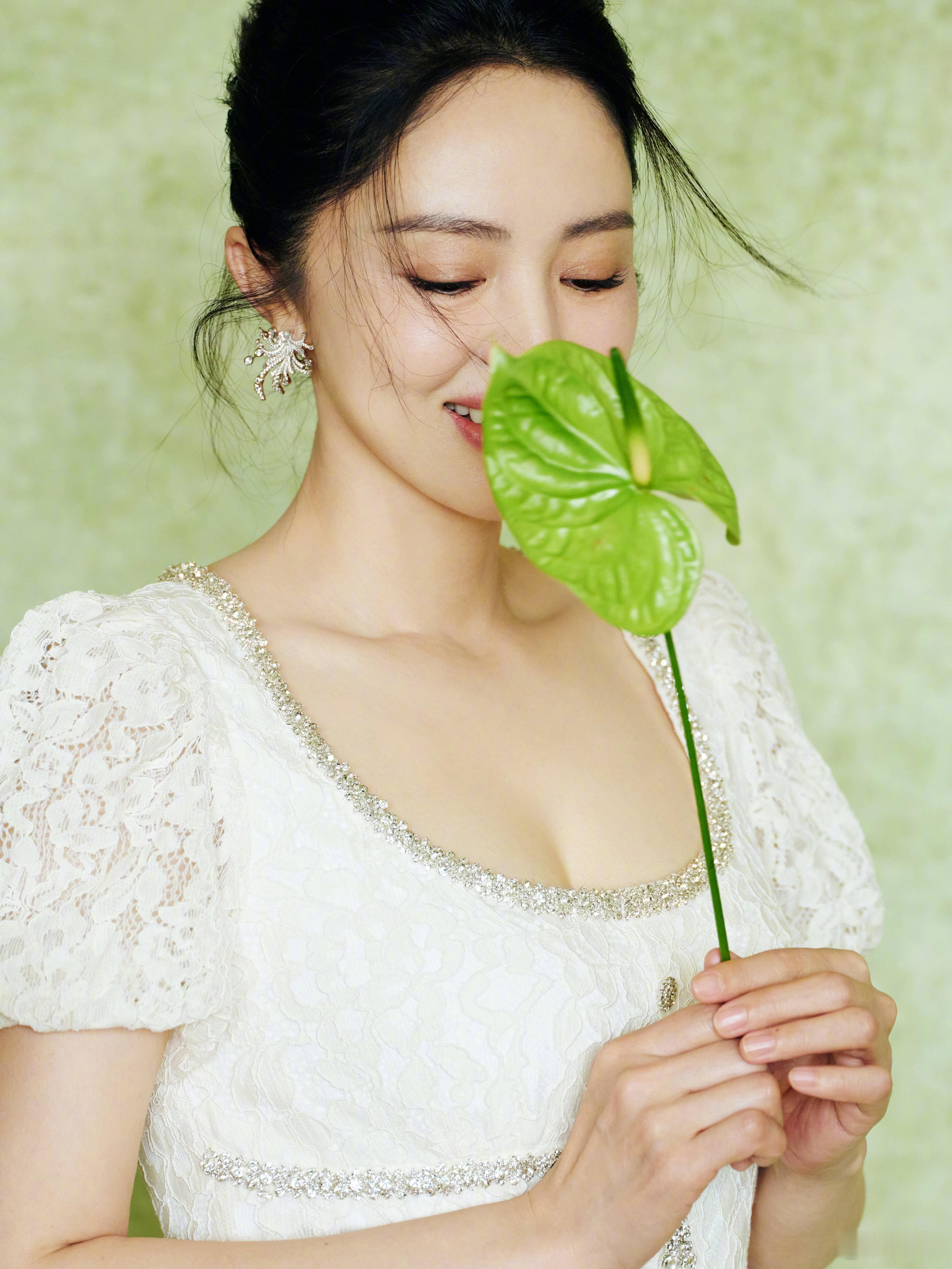 董璇为女儿小酒窝庆祝9岁生日妈妈董璇陪女儿小酒窝过生日，祝小酒窝生日快乐[好喜欢