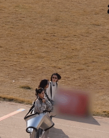 什么综艺让3个女明星穿铁裤衩这三个人步伐也太像了吧，一时都分不清谁是谁了……让女