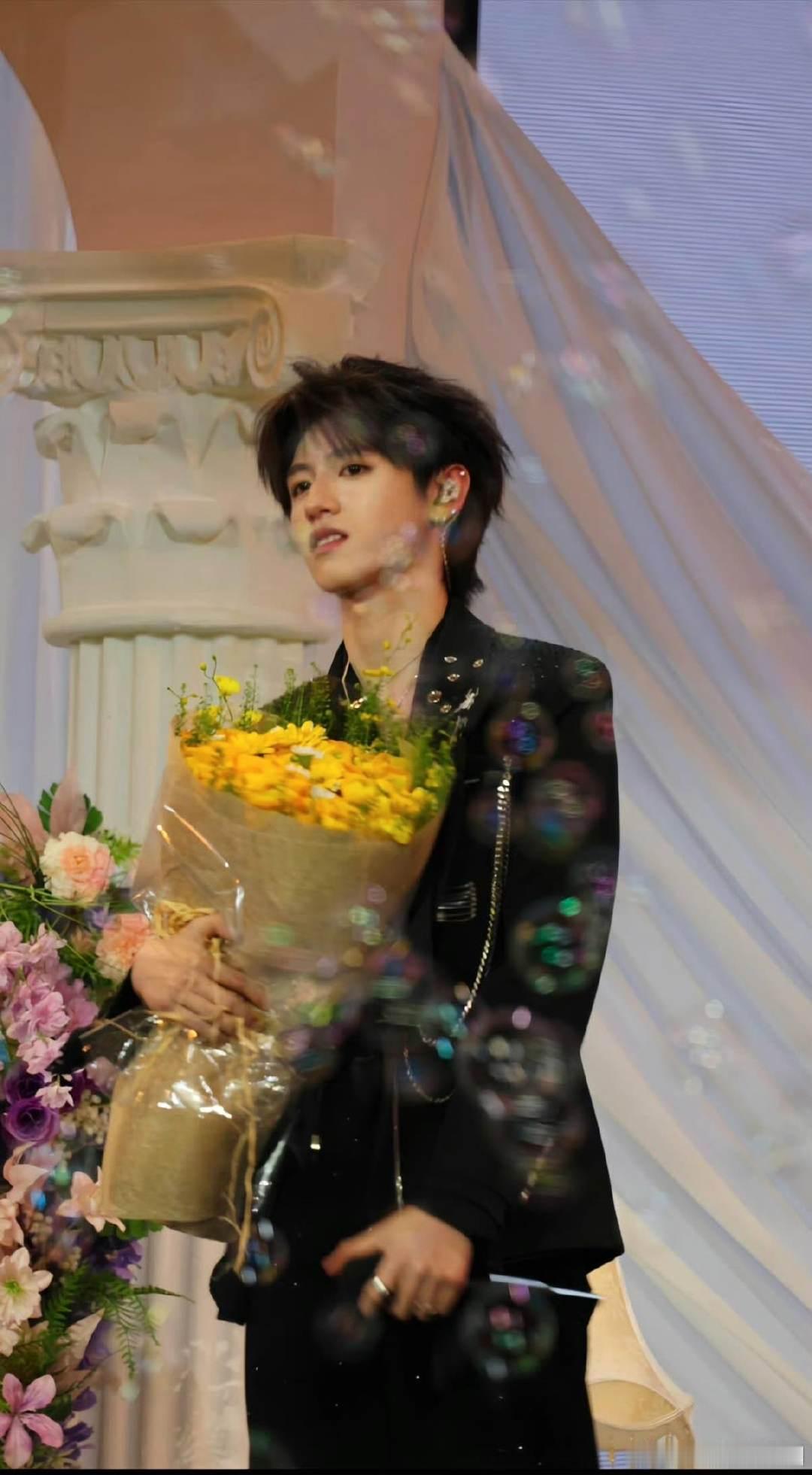 朱志鑫生日会线下生图 朱志鑫生日会脸链 朱志鑫生日会生图