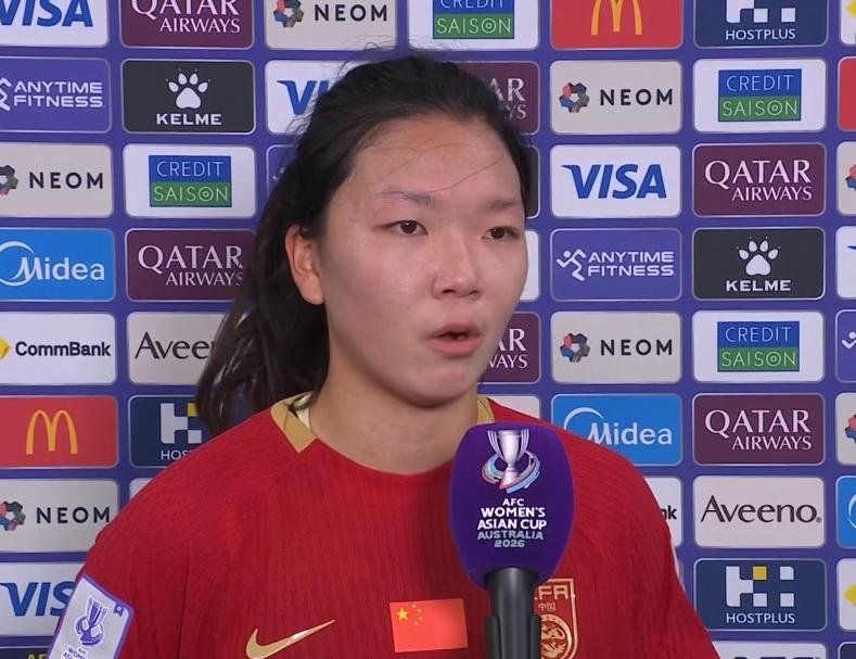 中国女足负澳大利亚后，赛后采访抹眼泪。
3月17日，在亚洲杯半决赛，卫冕冠军中国
