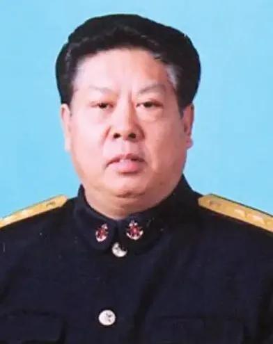 你敢信，吞了上亿军费的军队巨贪，受审时全程面不改色，直接听到一笔经费后却当场慌了