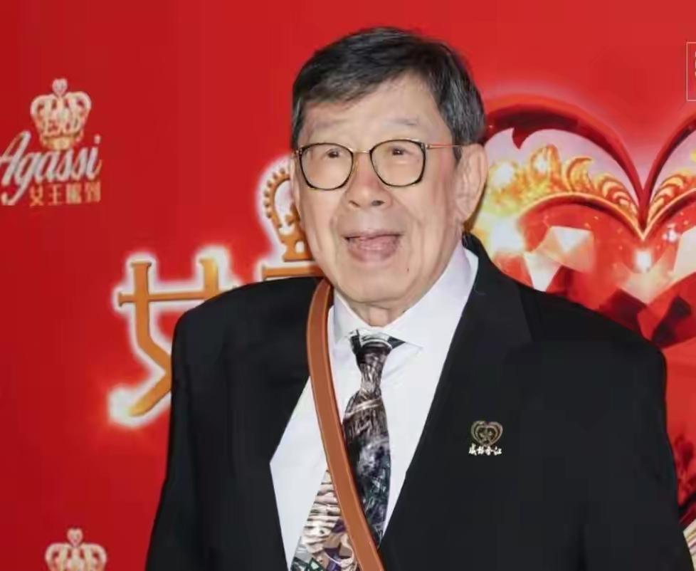 94岁老戏骨胡枫刚从鬼门关走了一遭。
 
查了一下才知道，他这次有多凶险。
 