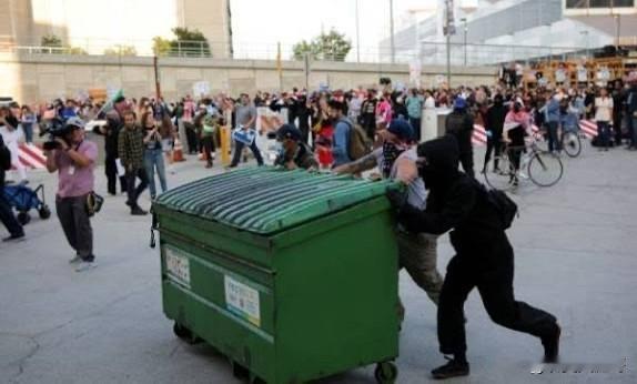 ICE执法困境的真相


    真相往往会被淹没，因为某些组织靠非法移民为其摇