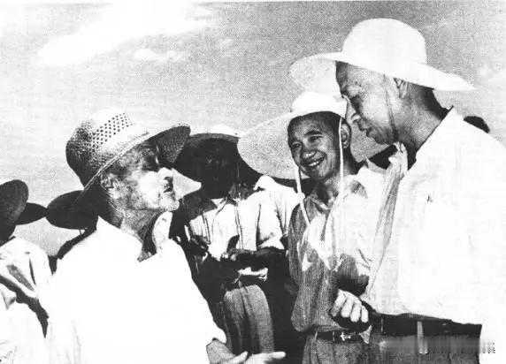 1958年9月14日，全国人大常委会委员长刘少奇在河北省成安县（当时属磁县成安公