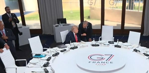 G7 现场大乌龙！当地时间6月16日，法国埃维昂莱班，G7峰会工作午宴开始前，加