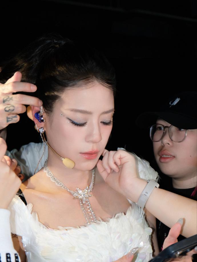 安崎安崎关心江语晨安崎支持江语晨 安崎就是浪姐的小太阳！虽然和江语晨不是一队的，