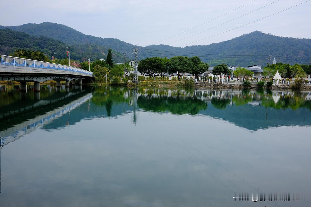 在这山水桥畔，寻得生活的宁静与惬意河提边上的美景 所遇的美景 随拍山色美景 美丽