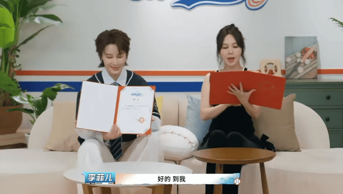 李菲儿蒋璐霞一起上综艺了李菲儿蒋璐霞居然不熟谁太惊喜了！李菲儿和蒋璐霞再度合体登