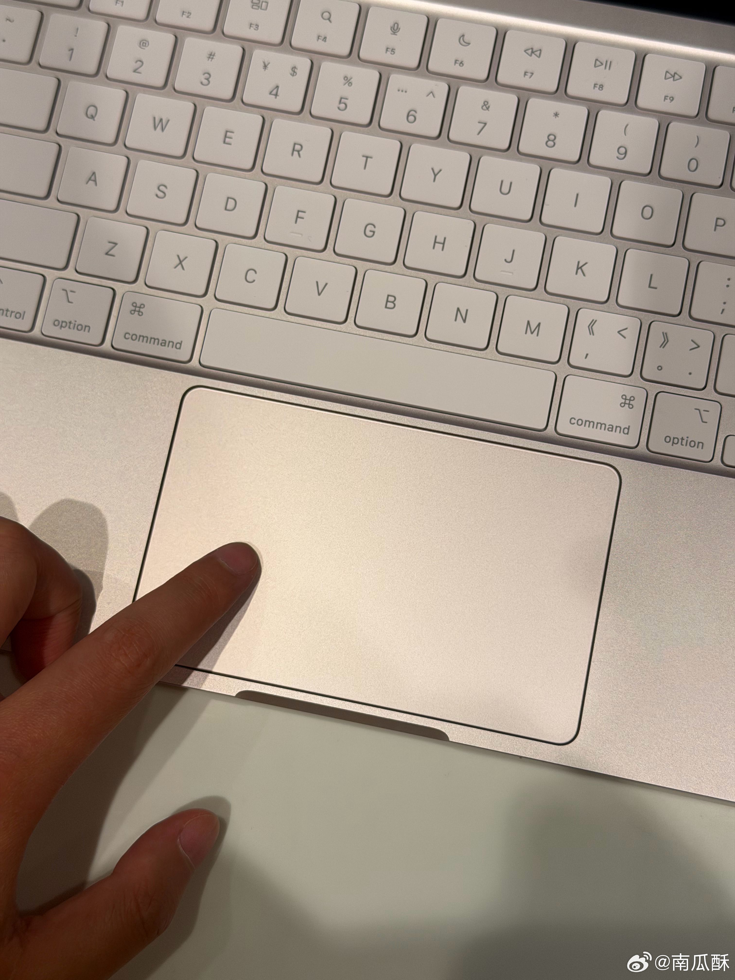 苹果 MacBook Neo 做工还是可以的，维持了苹果一贯的水准，和Win本八