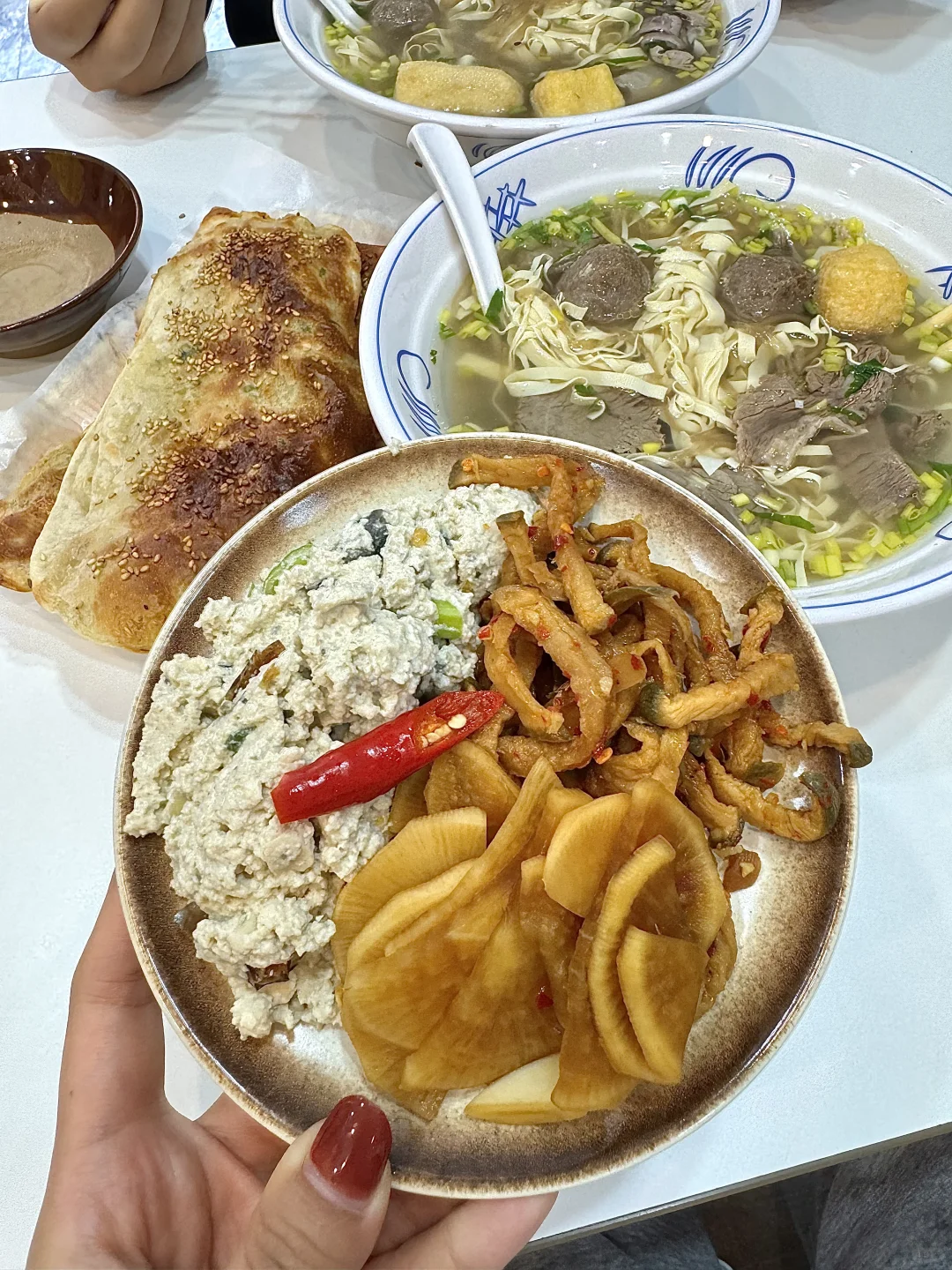 中午和Crush来喝牛肉汤啦！