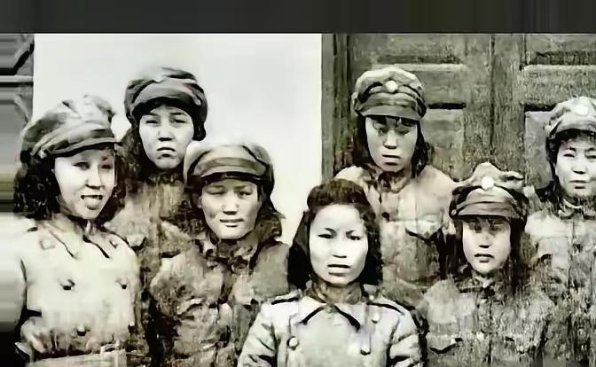 1942年，7名军统姑娘被日本鬼子围住。日本鬼子见是女兵，兽性大发，便丢下枪，一