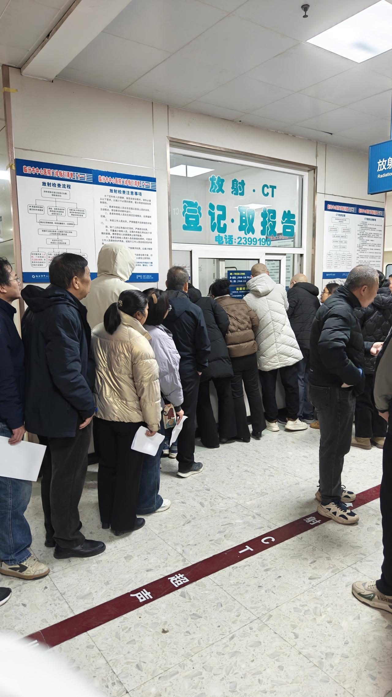 看病排队
常听人说
职场中站错队努力都白费
今天真正体验了一回站队
谁说站队不重