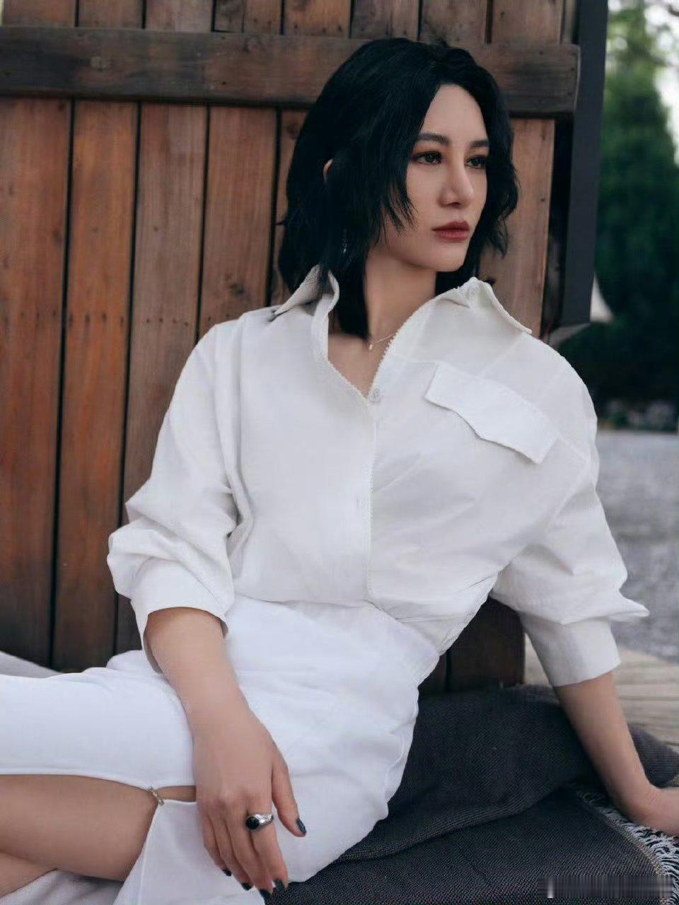 尚雯婕说雷人造型是翻红策略  因你而异  尚雯婕的雷人造型藏着翻红渴望，对音乐的